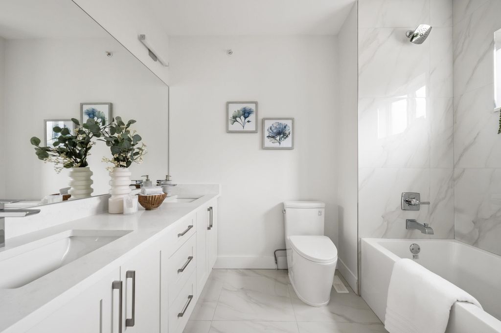 listing image 1104482472618809849