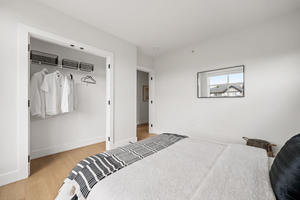 listing image 1109193265301796129