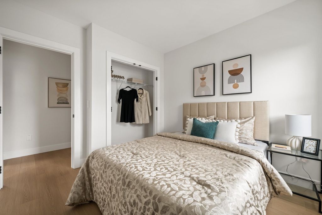 listing image 1102345972886622892