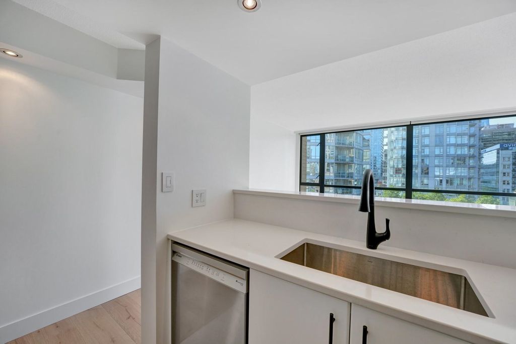 listing image 1105277646640774018