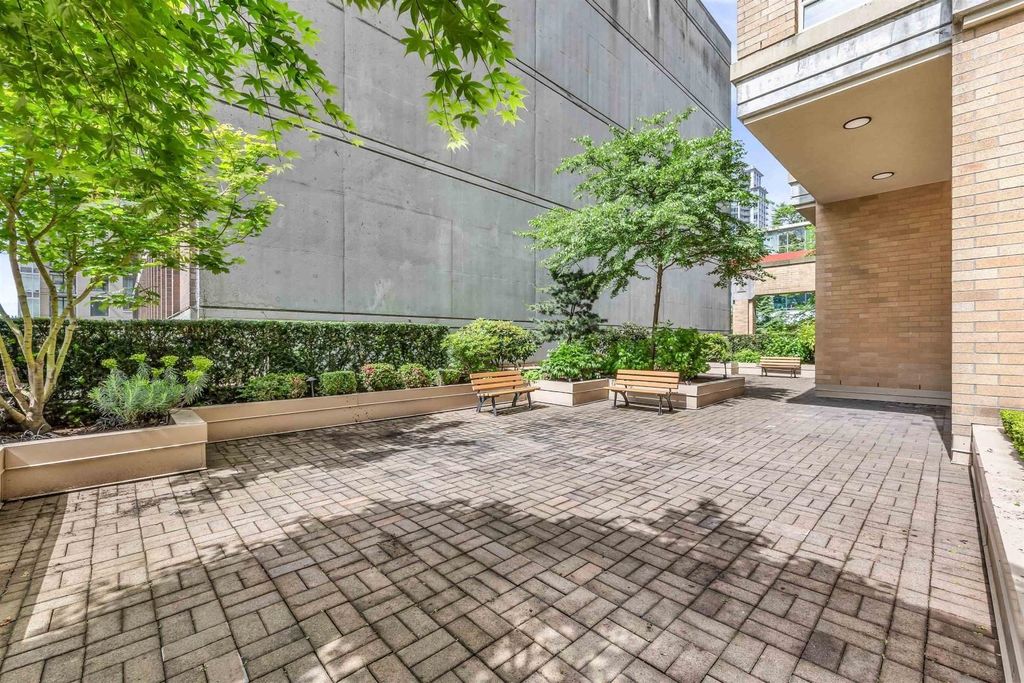 listing image 1101652136481733382