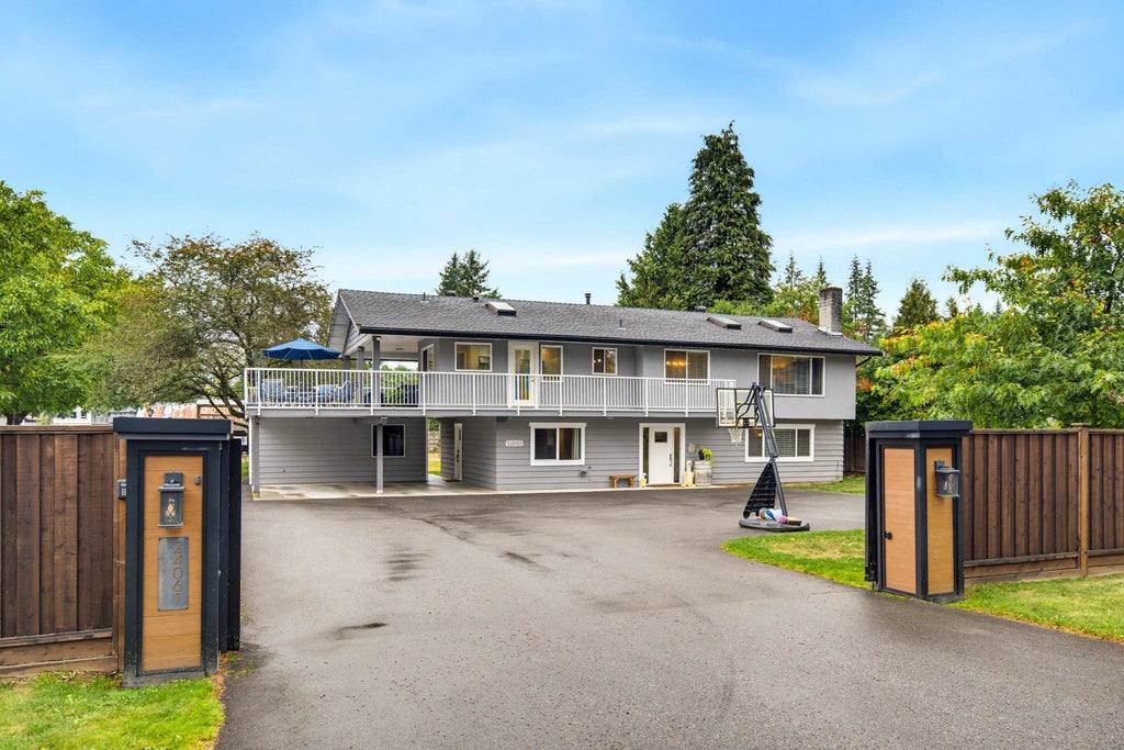Photo of 24061 55 Avenue, Langley, BC V2Z 2N7 (MLS # R3172772)