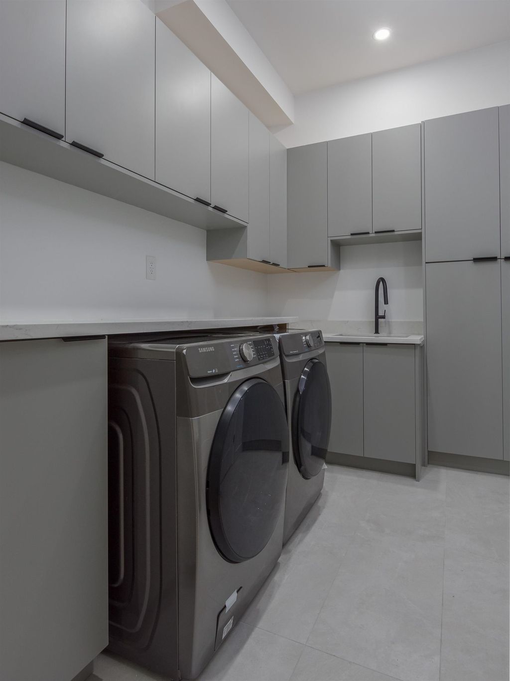 listing image 1100121647990210475