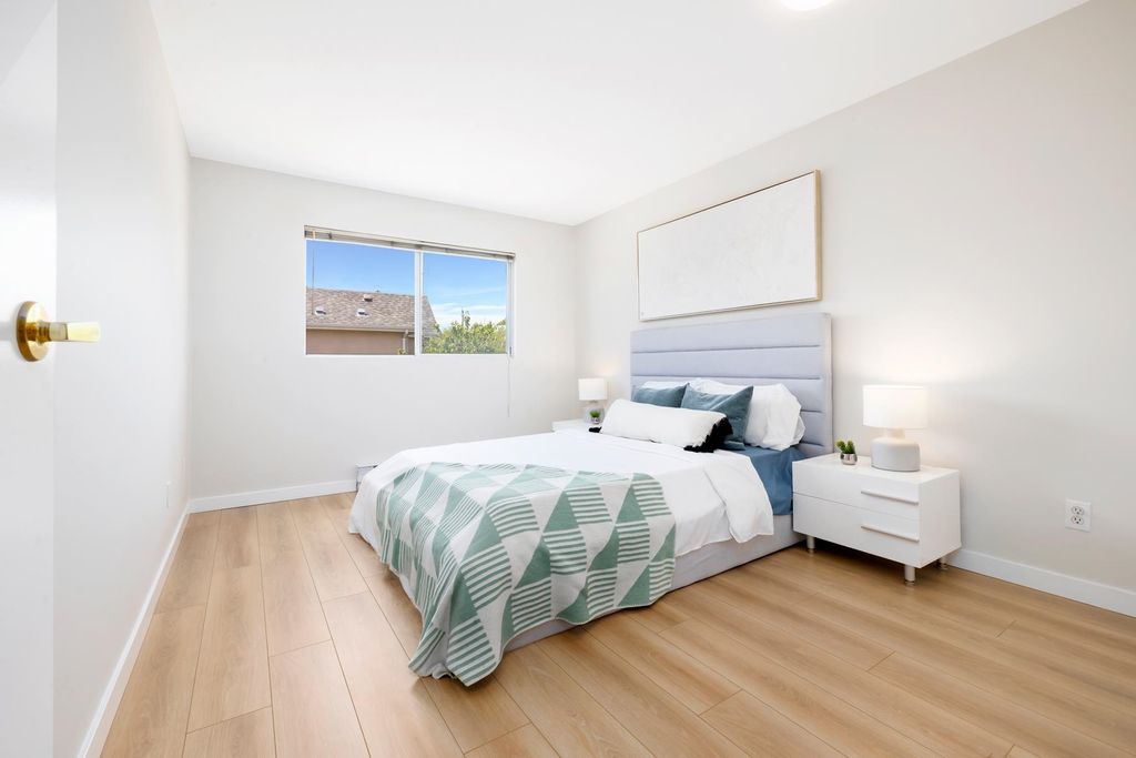 listing image 1107372825264421556