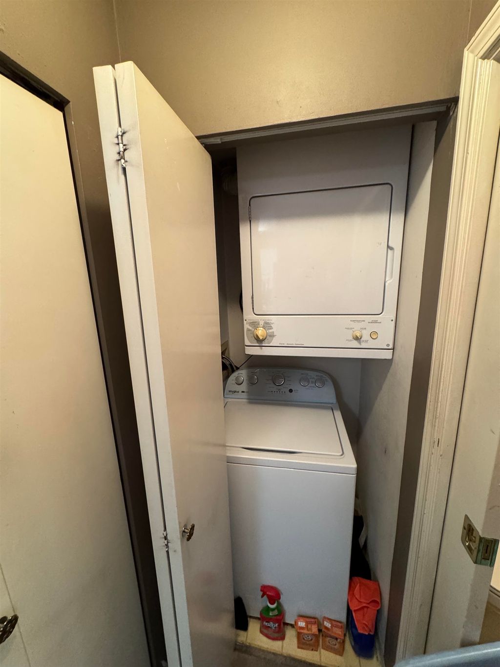 listing image 1103093229098850877