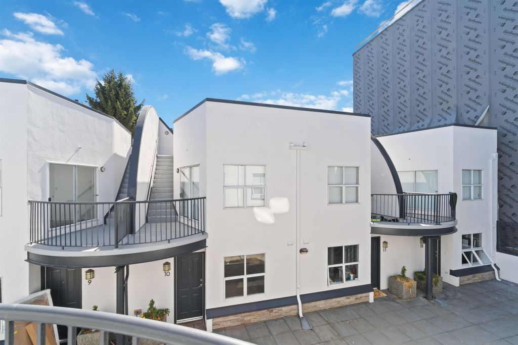 listing image 1104507276419253297