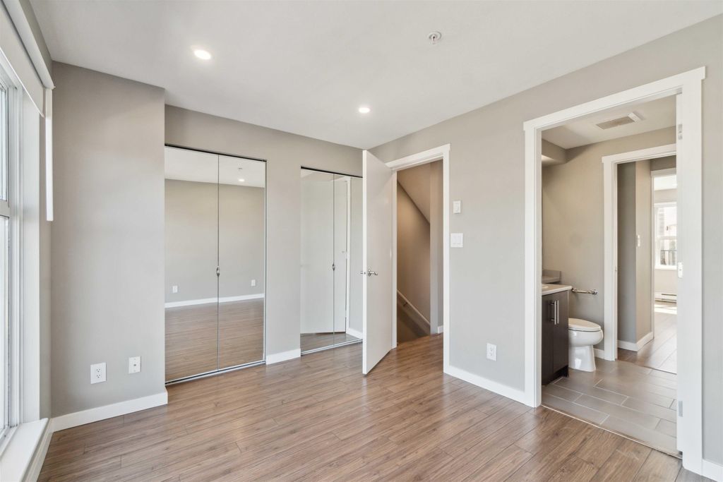 listing image 1105671447795900674