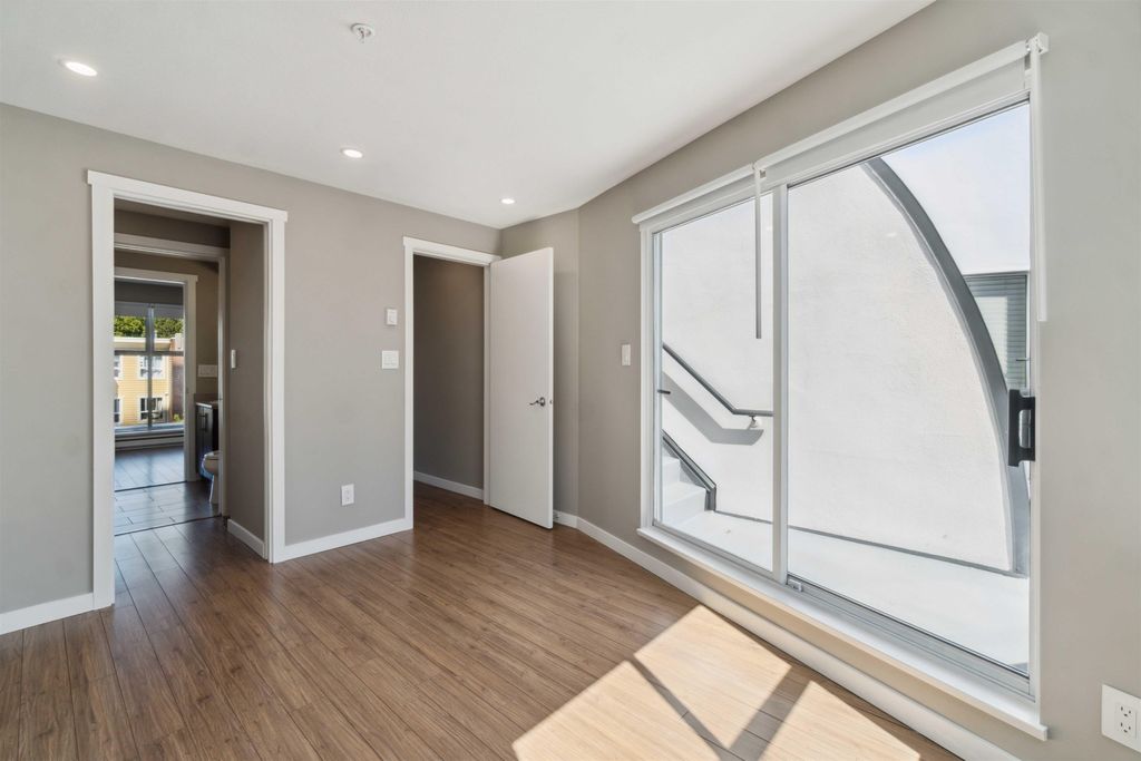listing image 1100300095235910366