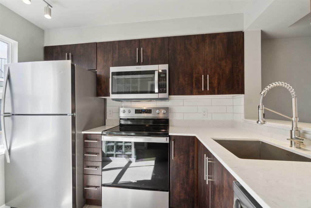listing image 1100614898630554843