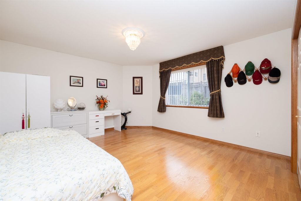 listing image 1109230762218934818
