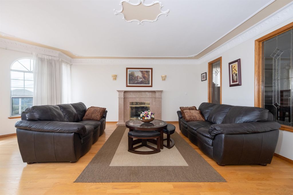 listing image 1105346914935118151
