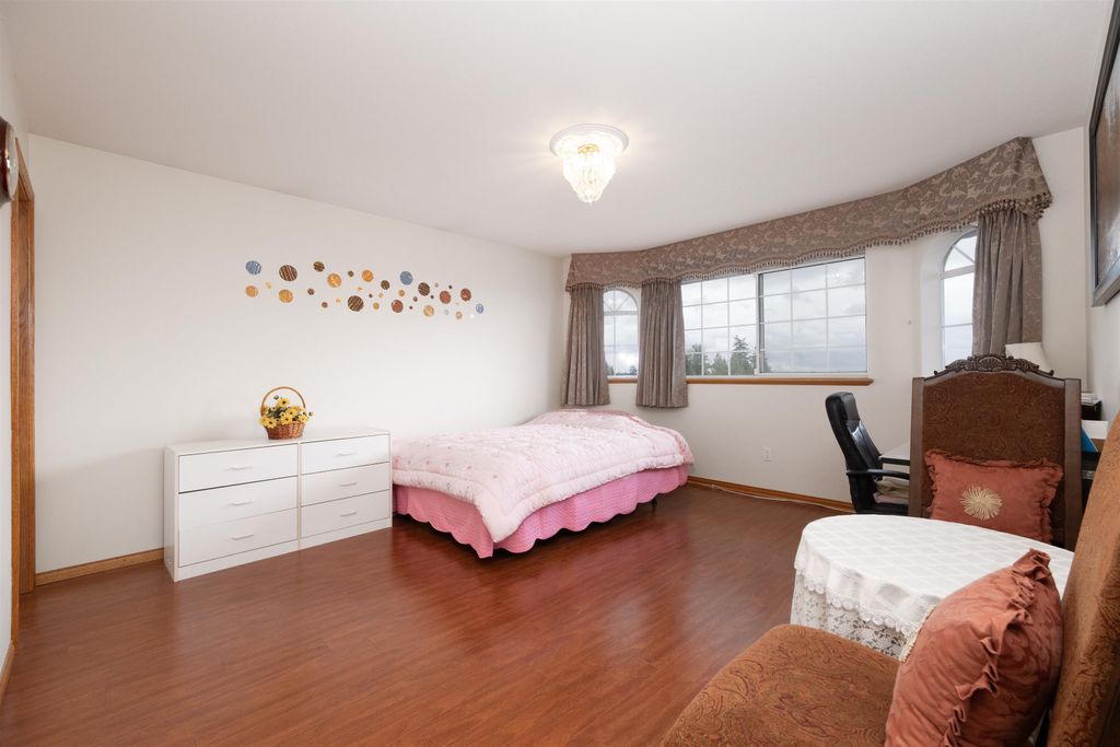 listing image 1101366881701422504