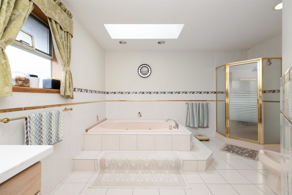 listing image 1104411081311123612