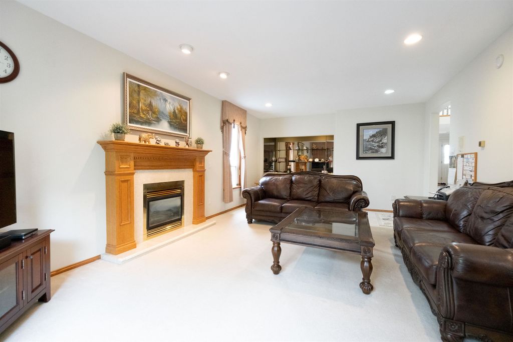 listing image 1107636123107523756