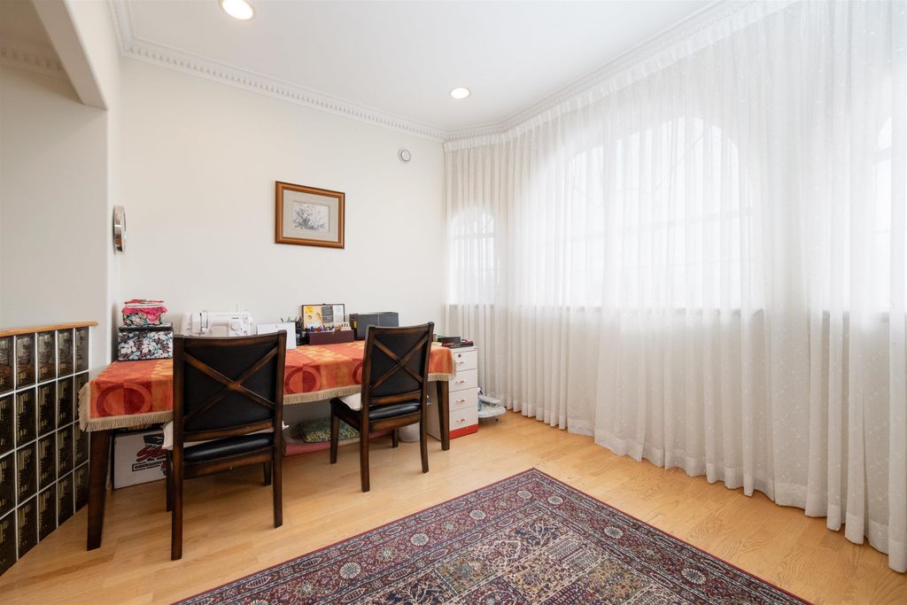 listing image 1107421166609839936