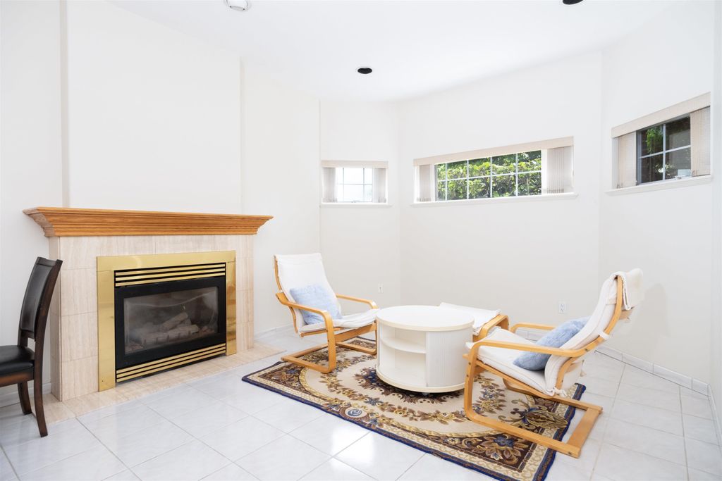 listing image 1104344000739037771