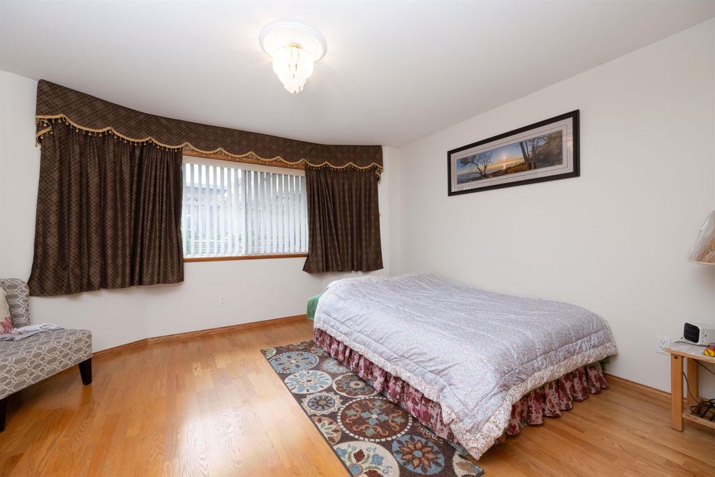 listing image 1102664634749488003