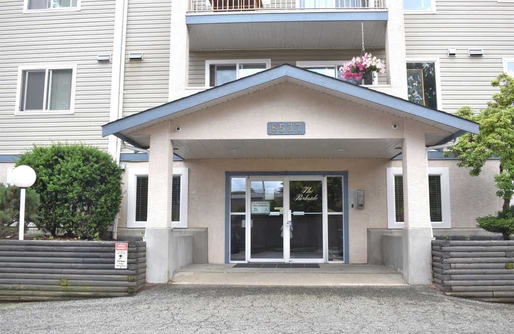 Photo of 8537 Young Road #402, Chilliwack, BC V2P 4P2 (MLS # R3135404)