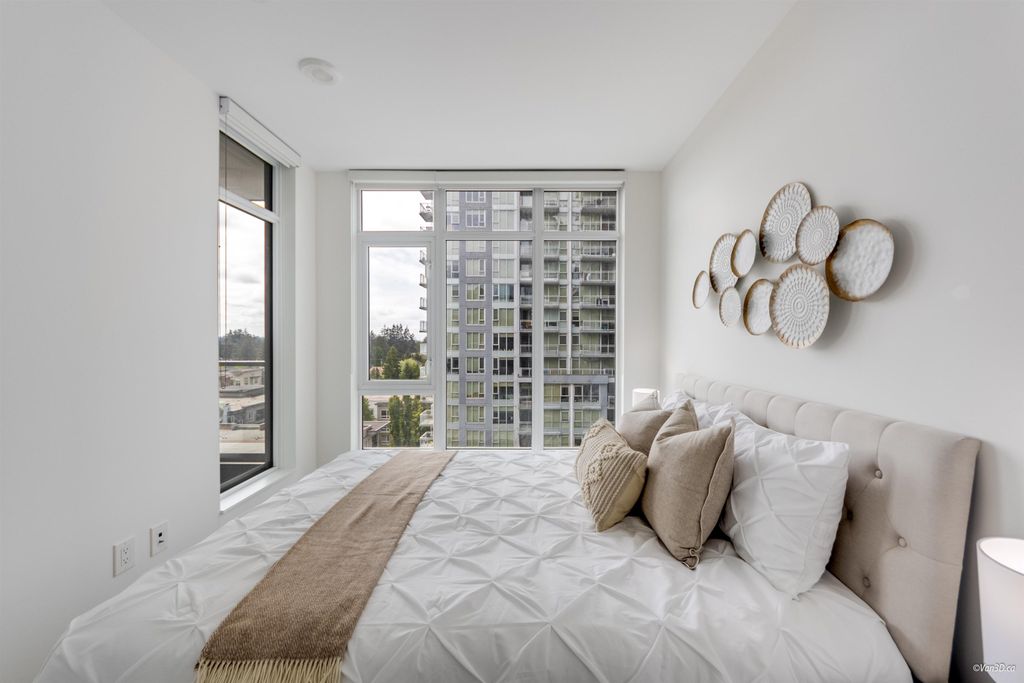 listing image 1104753115451102804