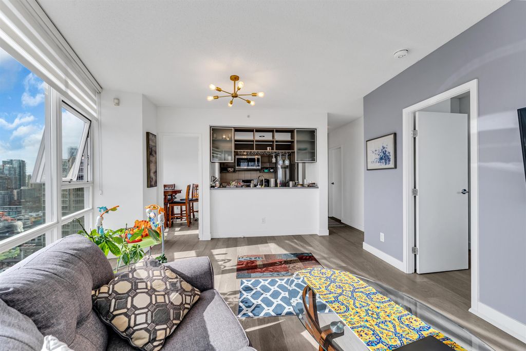 listing image 1104907583826828803