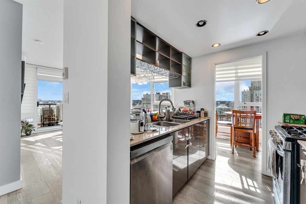 listing image 1102186970183726572