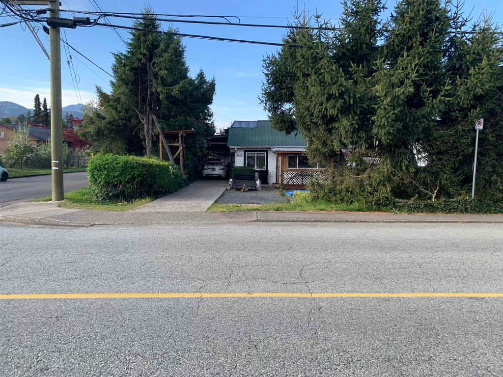 Photo of 46275 Portage Avenue, Chilliwack, BC V2P 3E7 (MLS # R3113987)