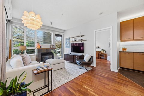 530 Raven Woods Drive 223 North Vancouver BC V7G 2T5