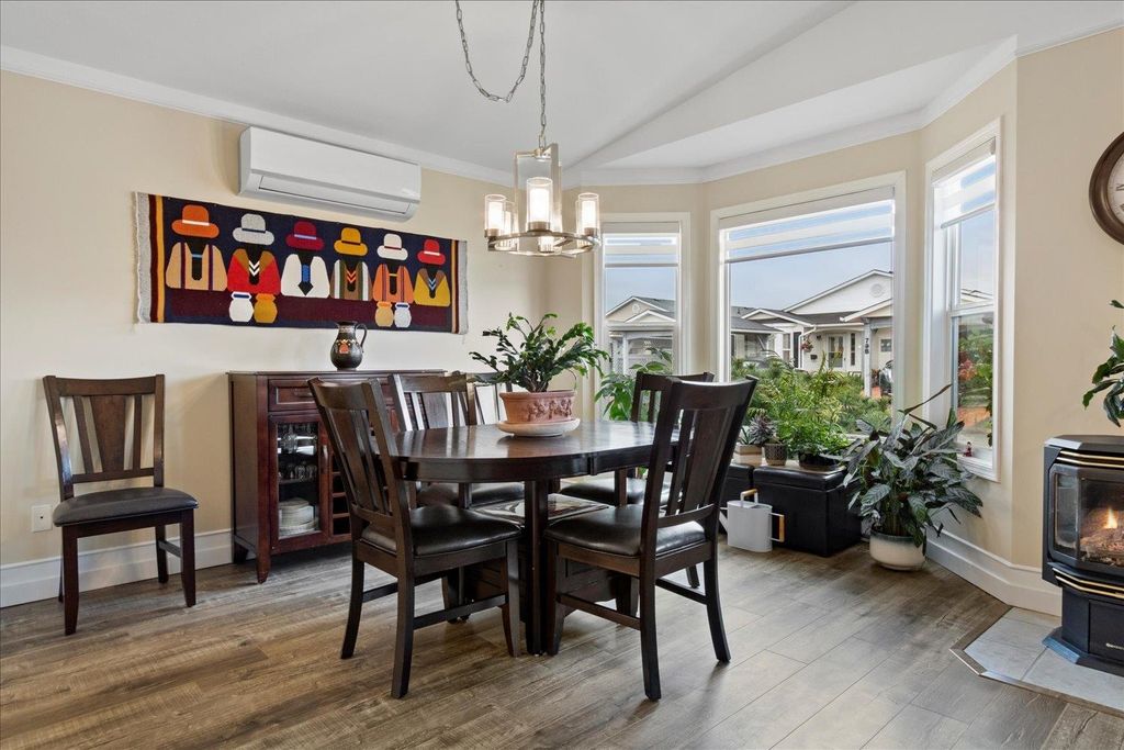 listing image 1102120897562520515
