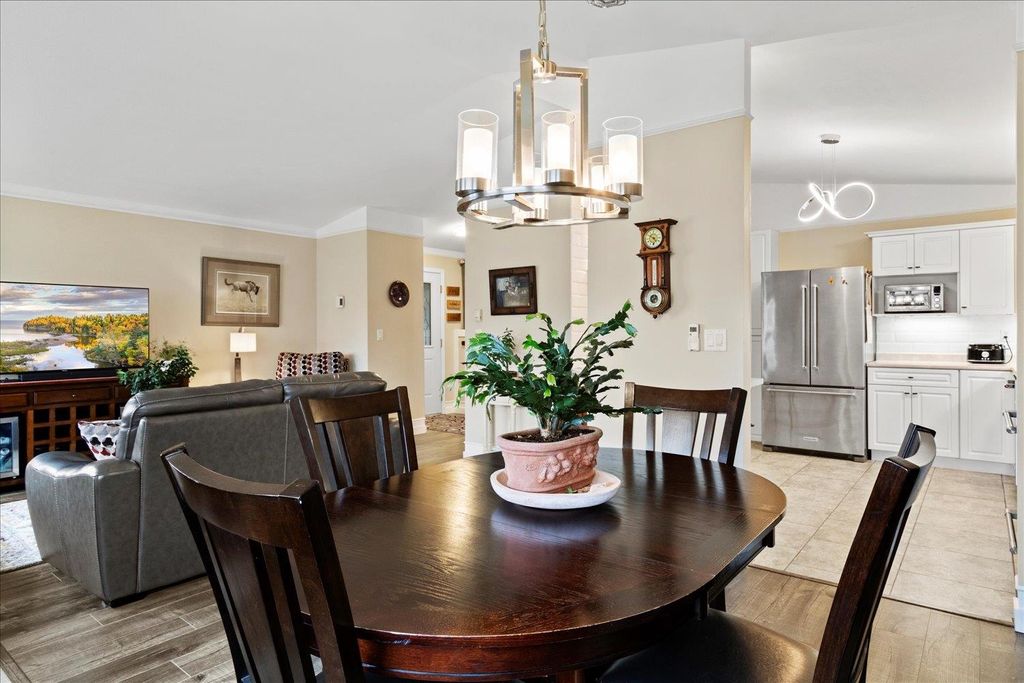 listing image 1109159687240646637