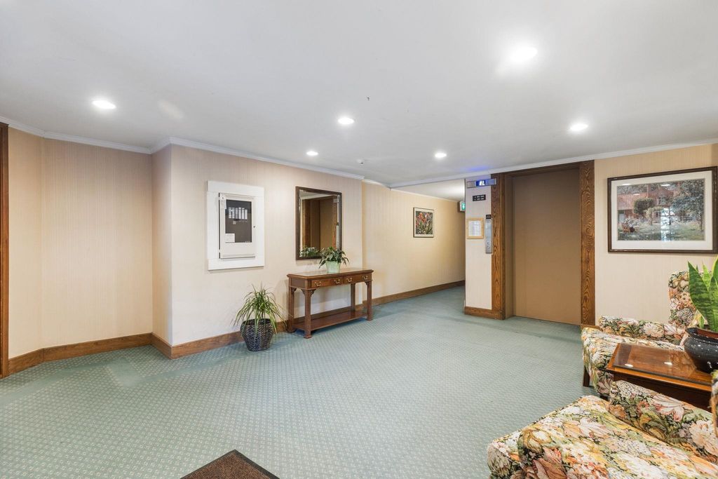 listing image 1104831380075165818