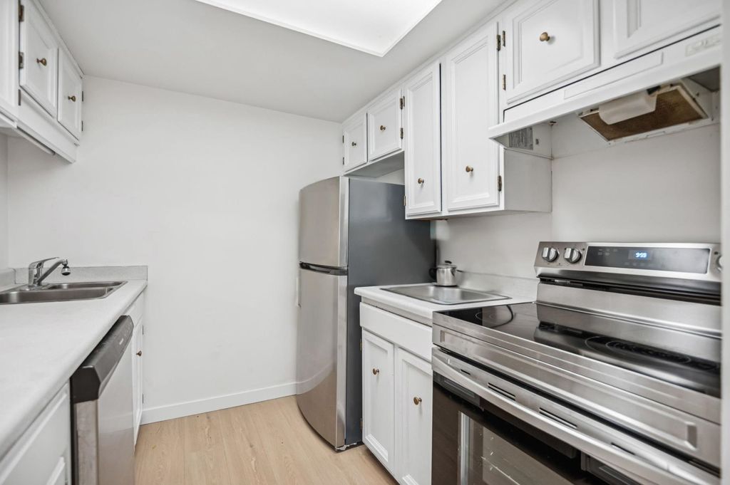 listing image 1100574547139950995