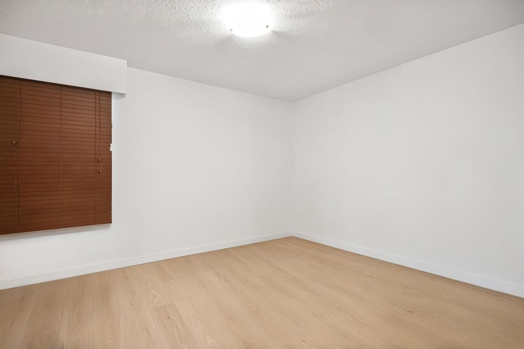 listing image 1109079570657848873