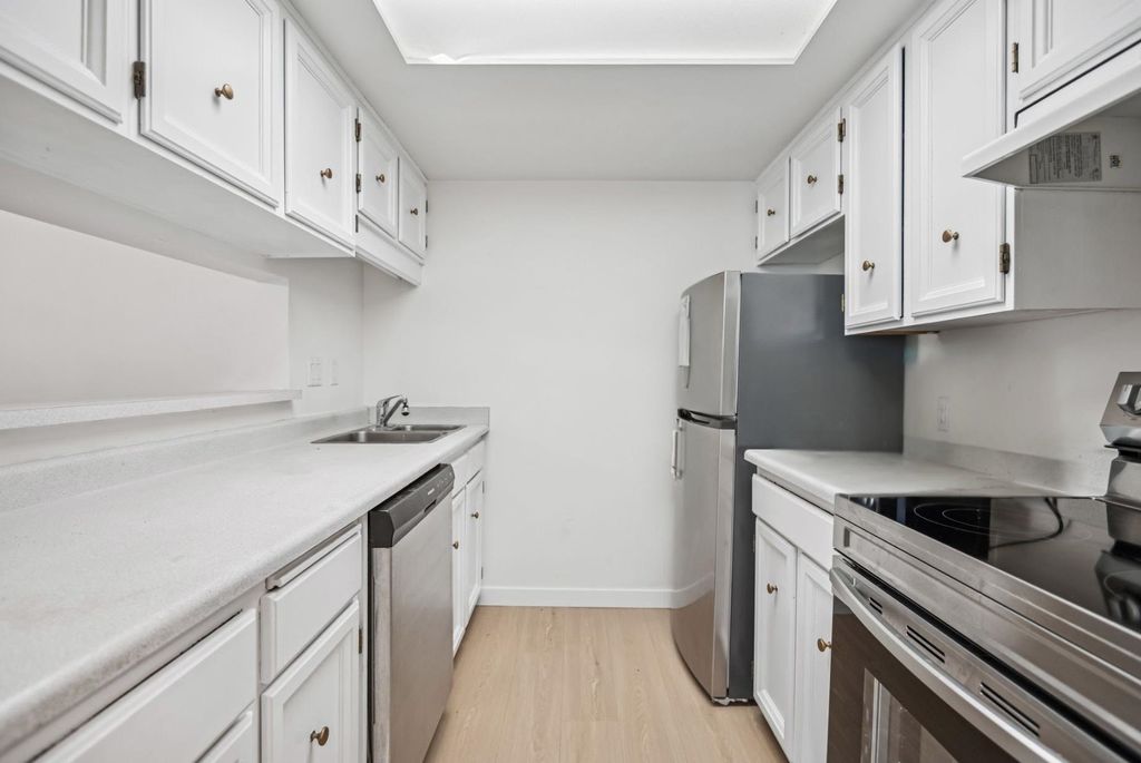 listing image 1106493612536079481