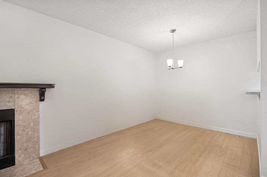 listing image 1105289305825433704