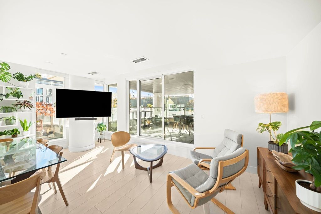 listing image 1102112340572090159