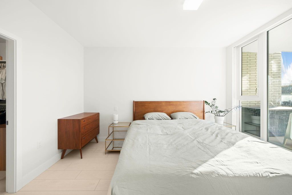 listing image 1100846435904962709