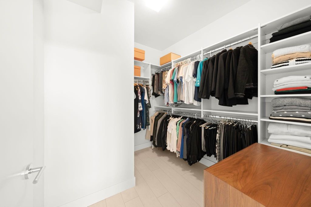 listing image 1100506484146810872