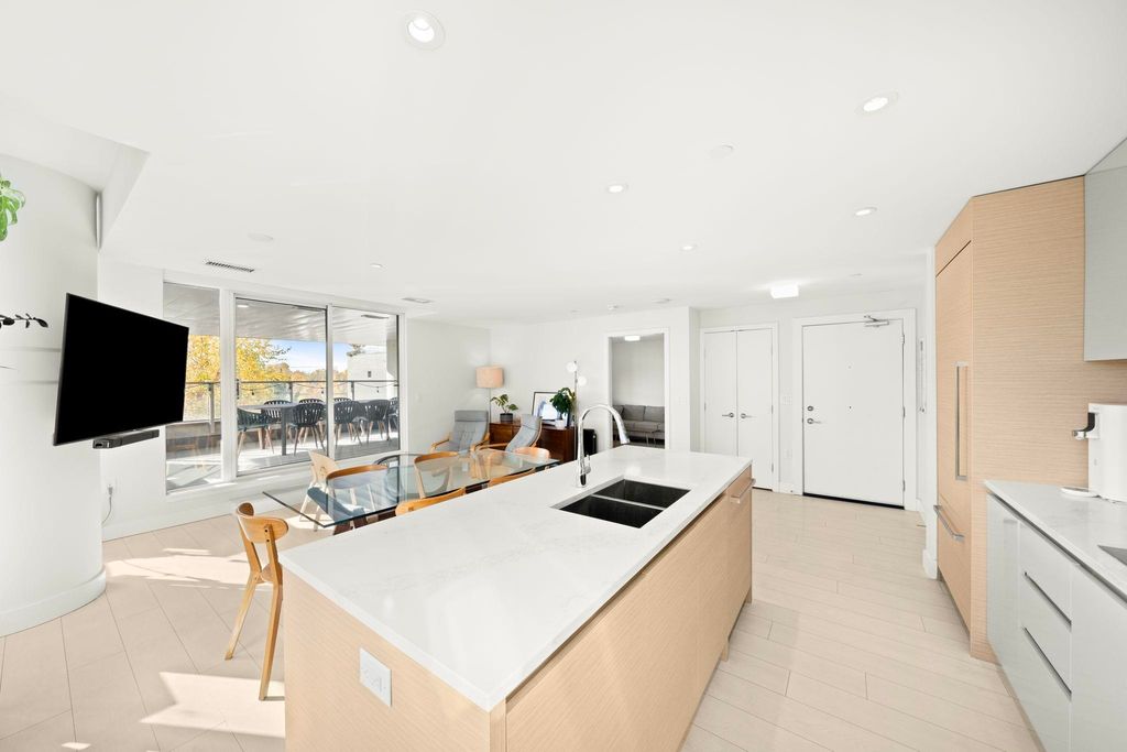 listing image 1102609862186534860