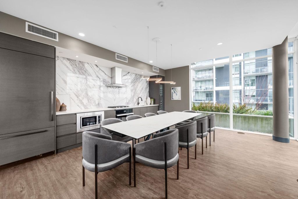 listing image 1106759368375455980