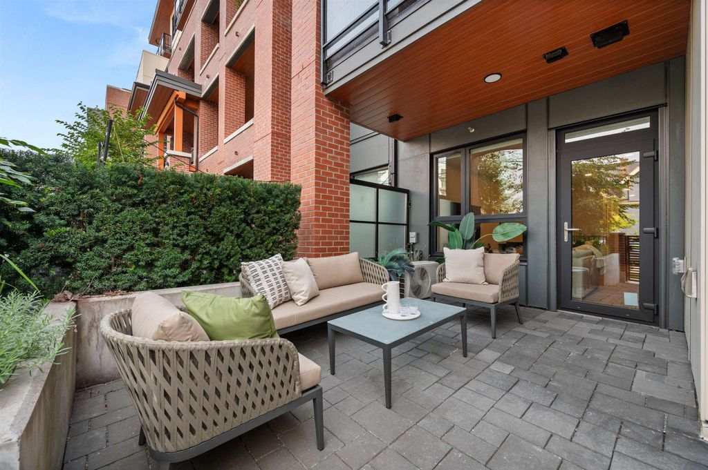 listing image 1101726300778316930