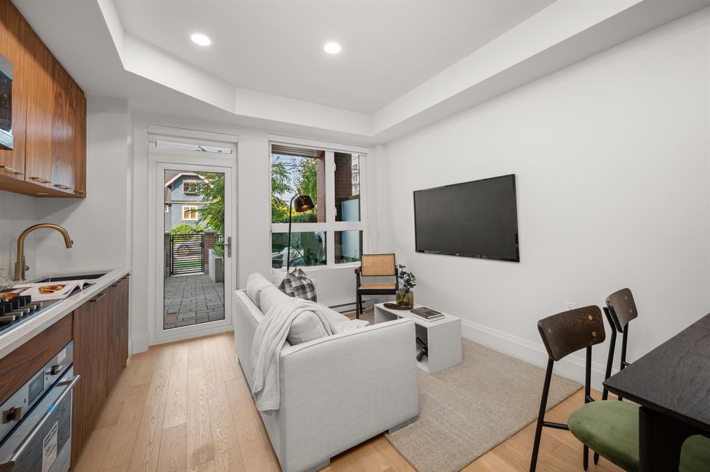 listing image 1102200436013769408