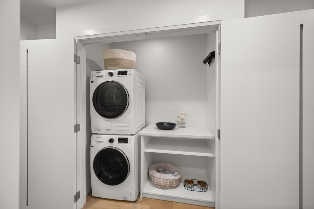 listing image 1102467177656632586