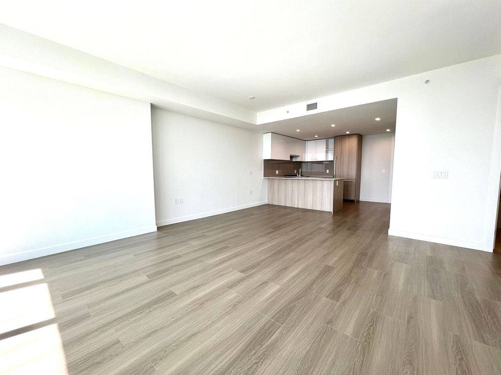 listing image 1106774918379575532