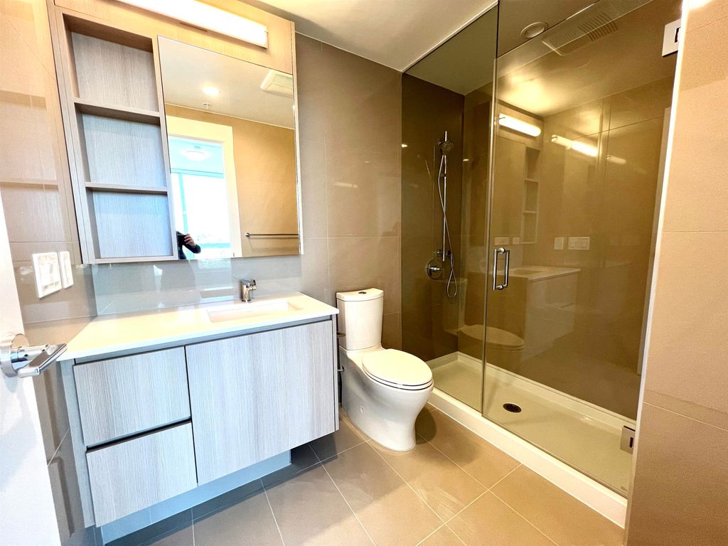 listing image 1101136345794189877