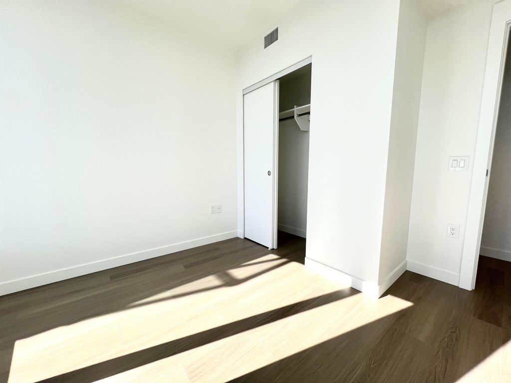 listing image 1109315497740928392