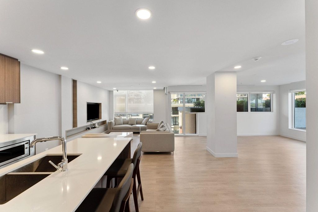 listing image 1101088019528538004