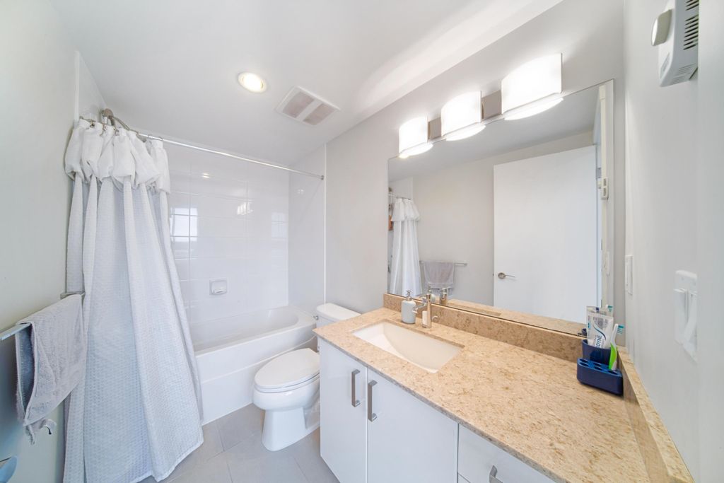 listing image 1102935894306575038