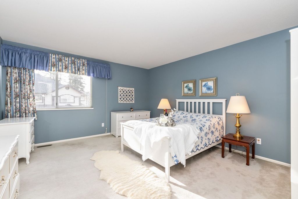 listing image 1101604090353176174