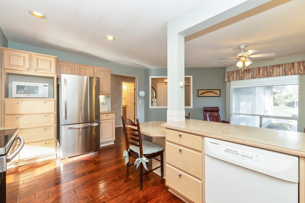 listing image 1102153872226256353