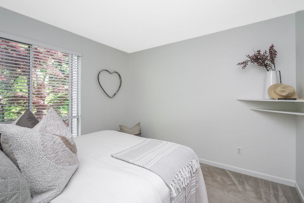 listing image 1101963064399985806